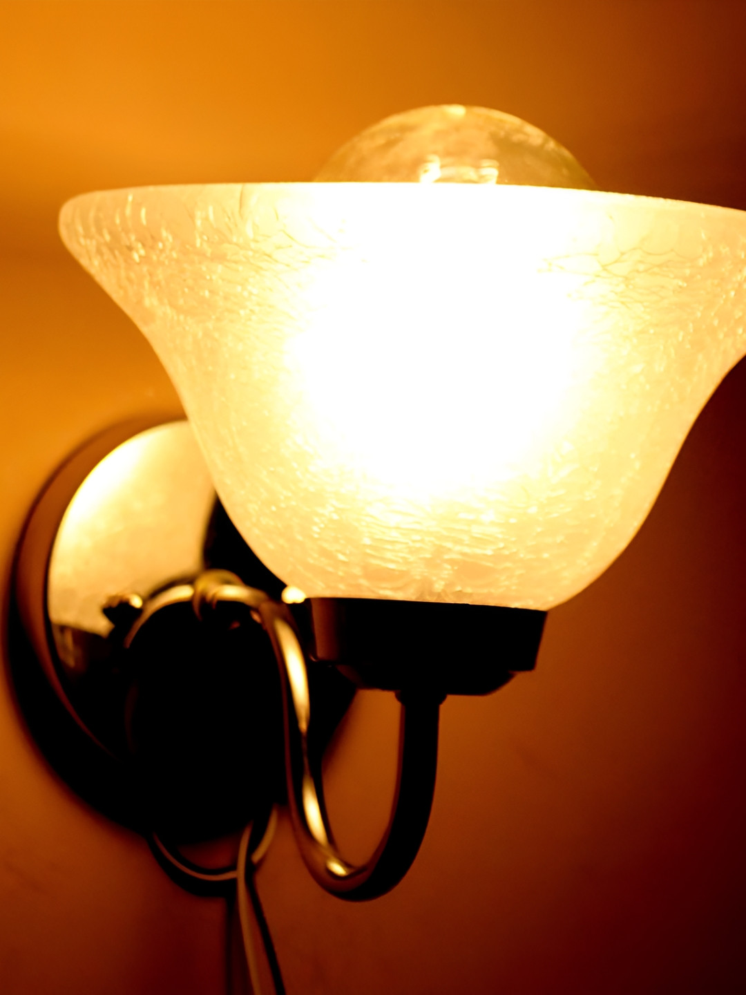 KINIS Silver-Toned & White Textured Metal Bell Shaped Shaped Wall Lamp