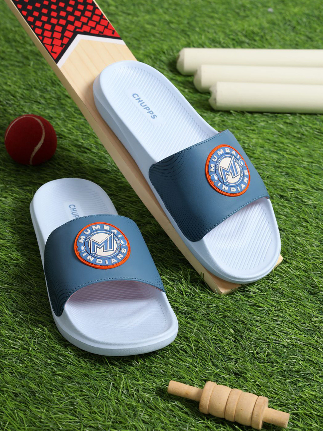 CHUPPS Men Mumbai Indians True Printed Sliders
