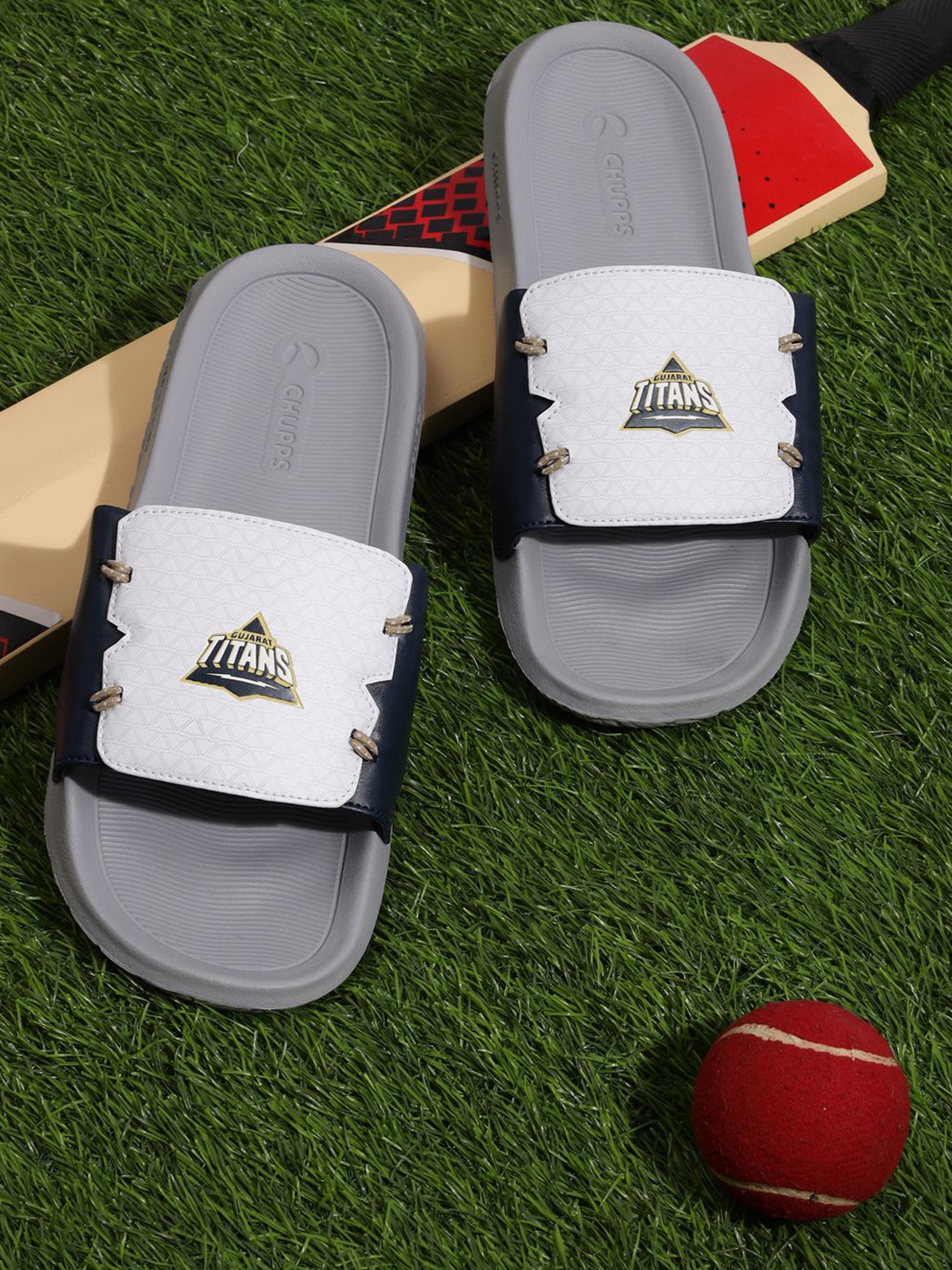 CHUPPS Men WHITE NAVY GT Brave Powergrip Flip-Flops