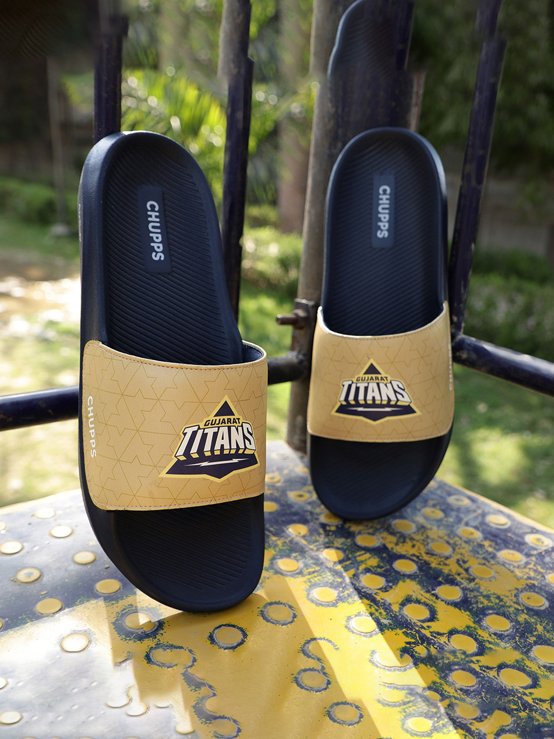 CHUPPS Men Gujrat Titans Bold Printed Sliders