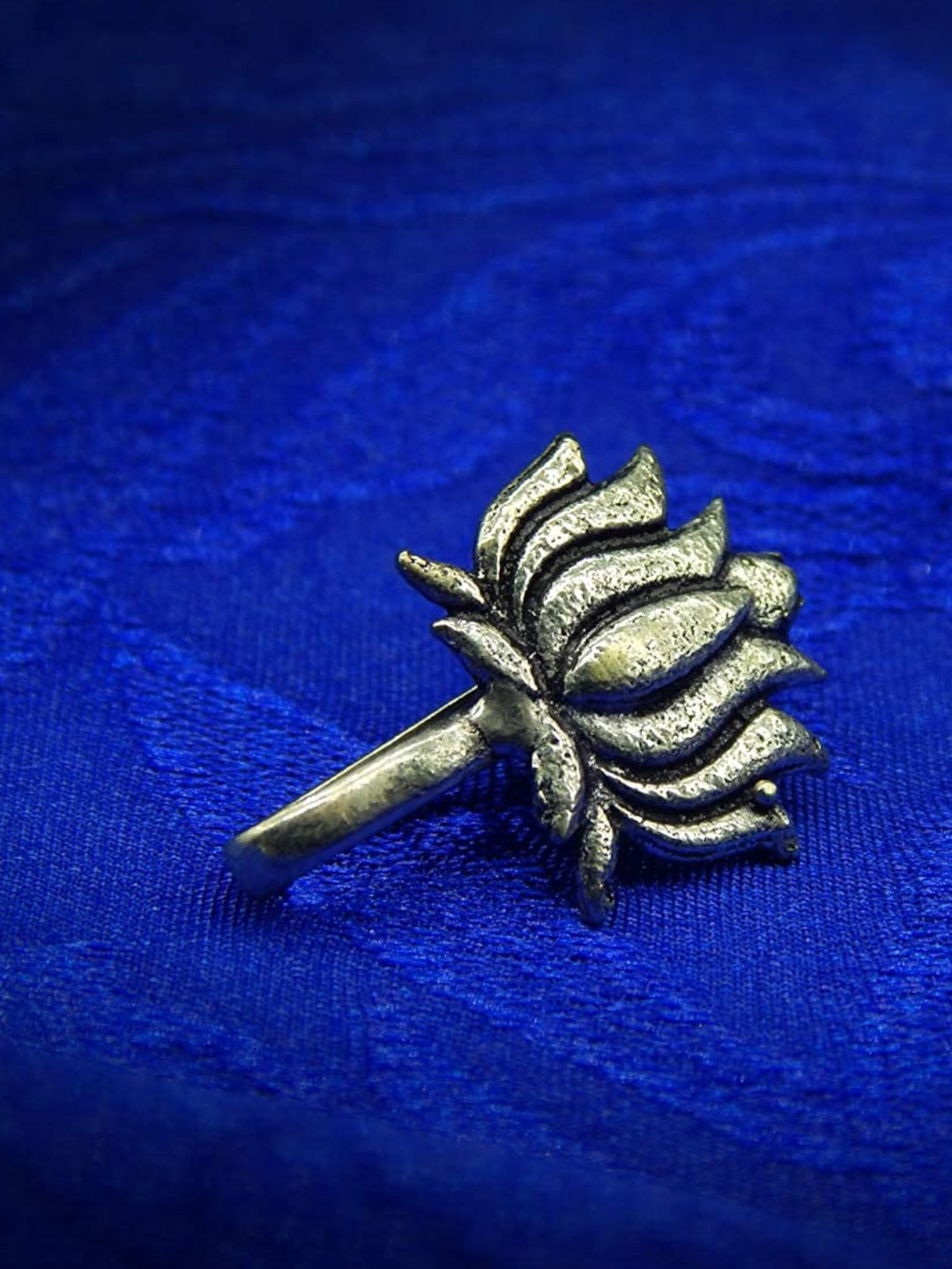 Sangria Silver-Plated Stud Clip-On Lotus Shaped Nosepin