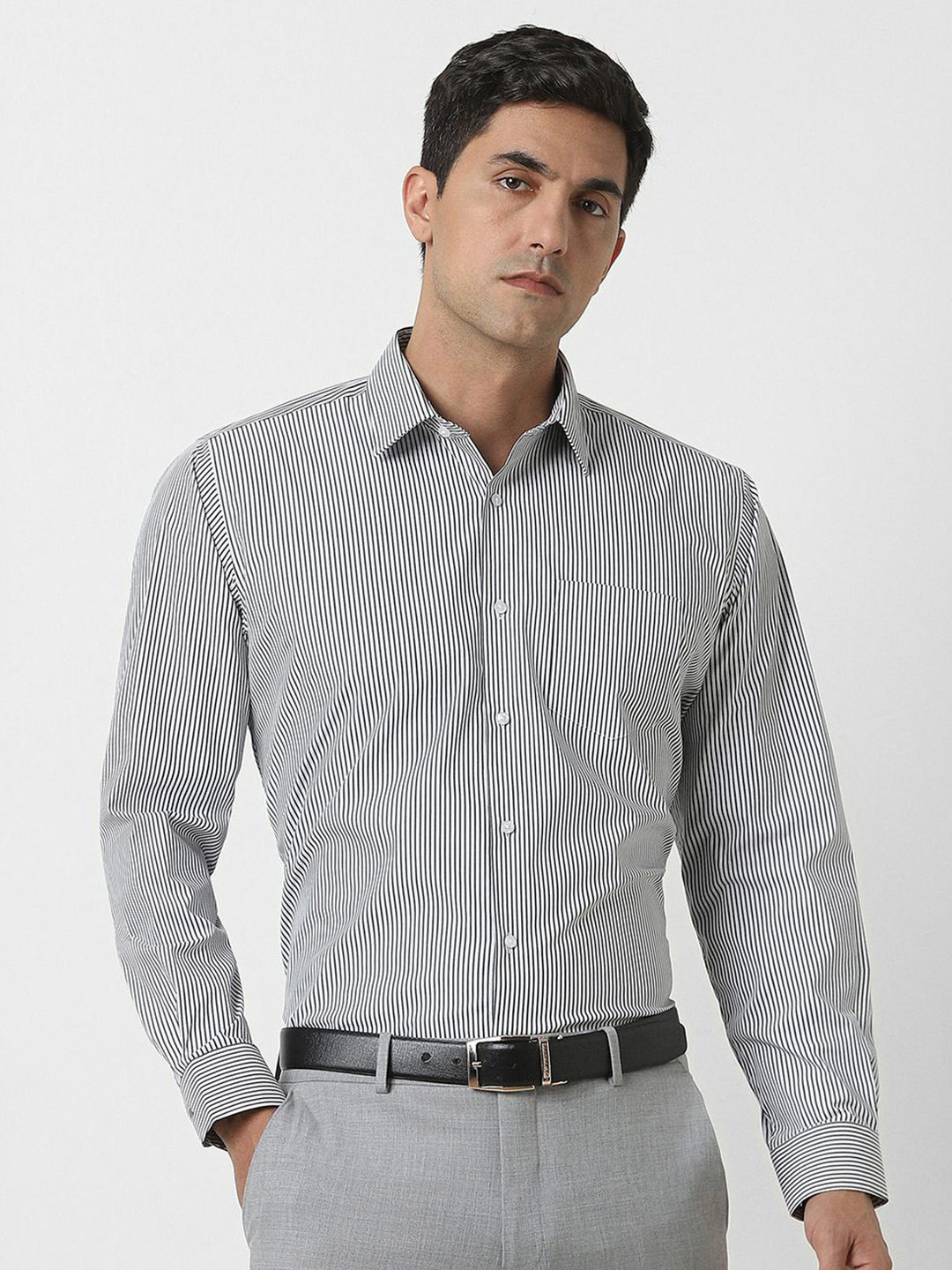 Van Heusen Men Spread Collar Vertical Striped  Formal Shirts