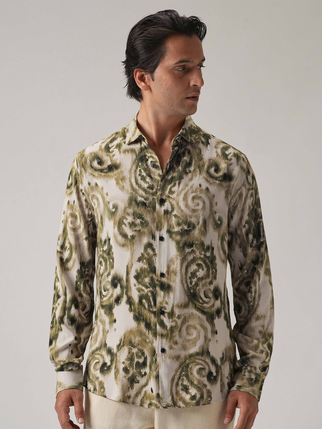 Banana Club Men Green Distort Paisley Print Feather Shirt