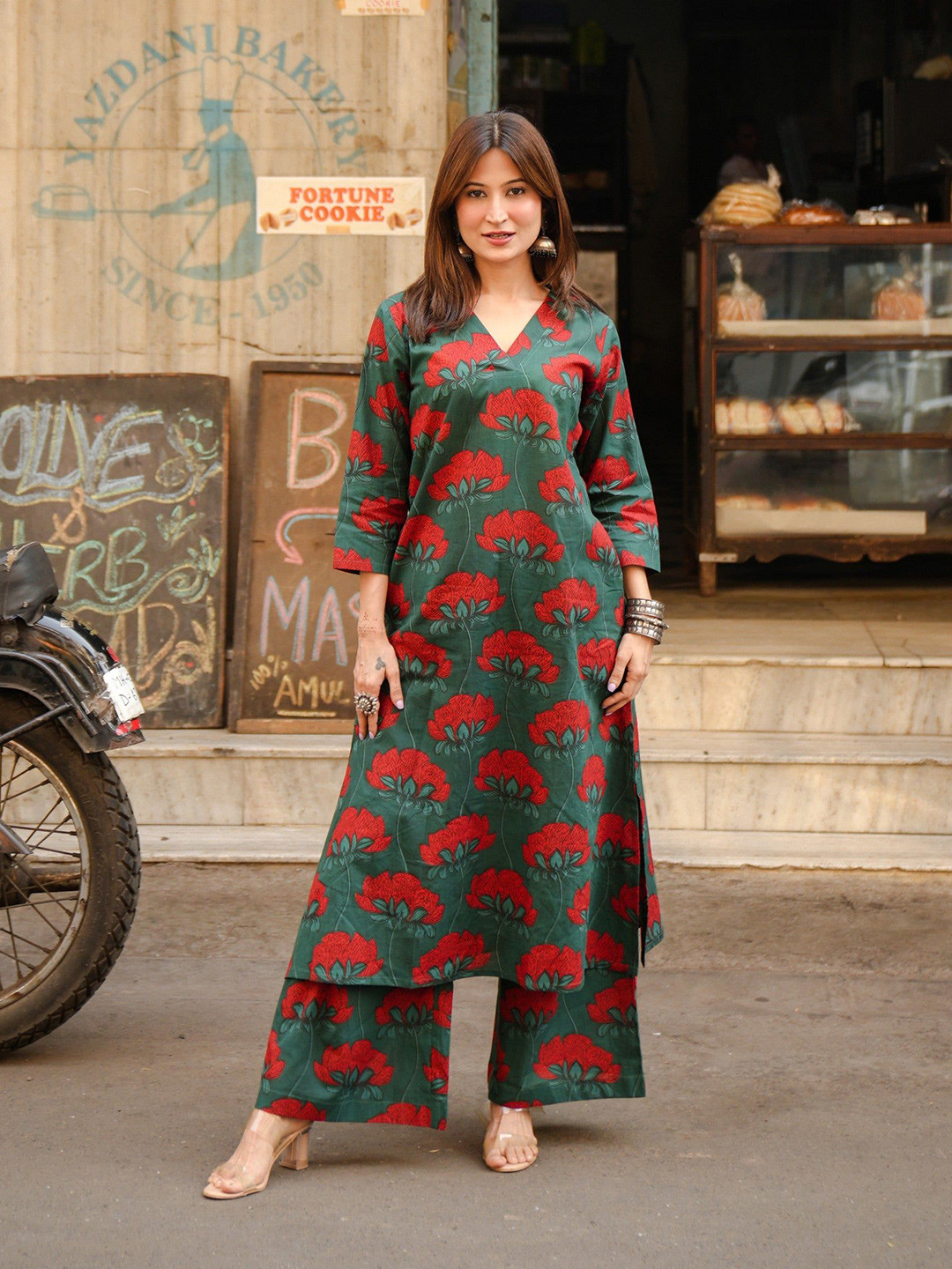 DIMPLE DESIGN STUDIO Women  Floral Print Pure Cotton A-Line Kurta Sets