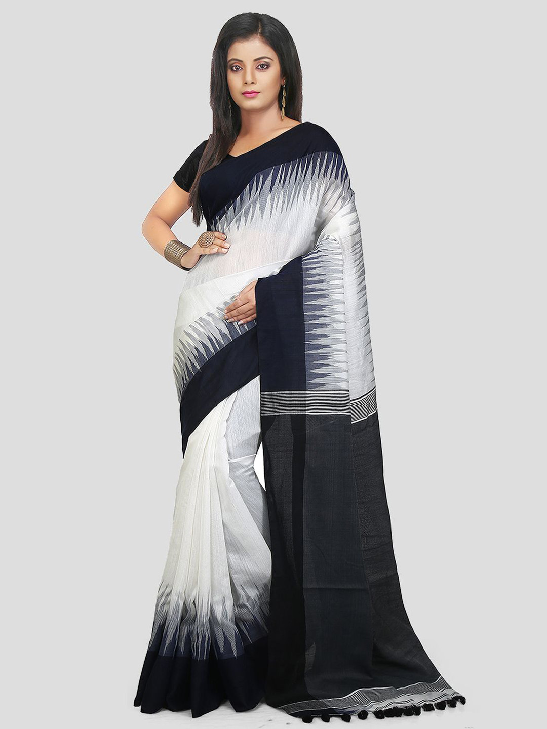 Crochetin Woven Design Ikat Saree With Unstitched Blouse Piece