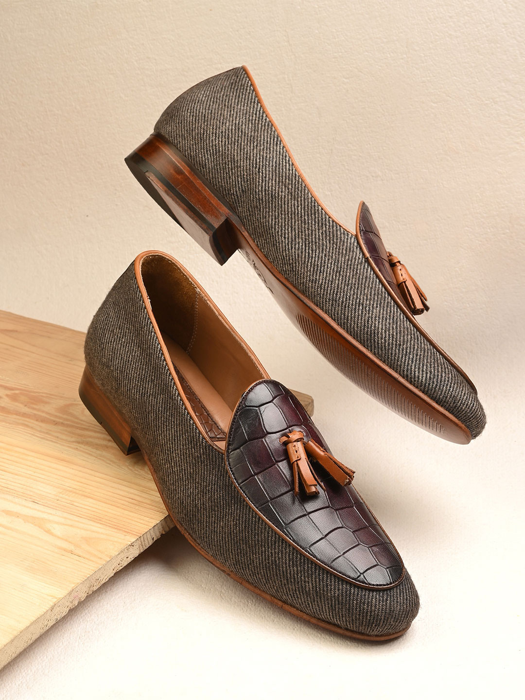 MILLE DOLLARI Men Textured Leather Loafers