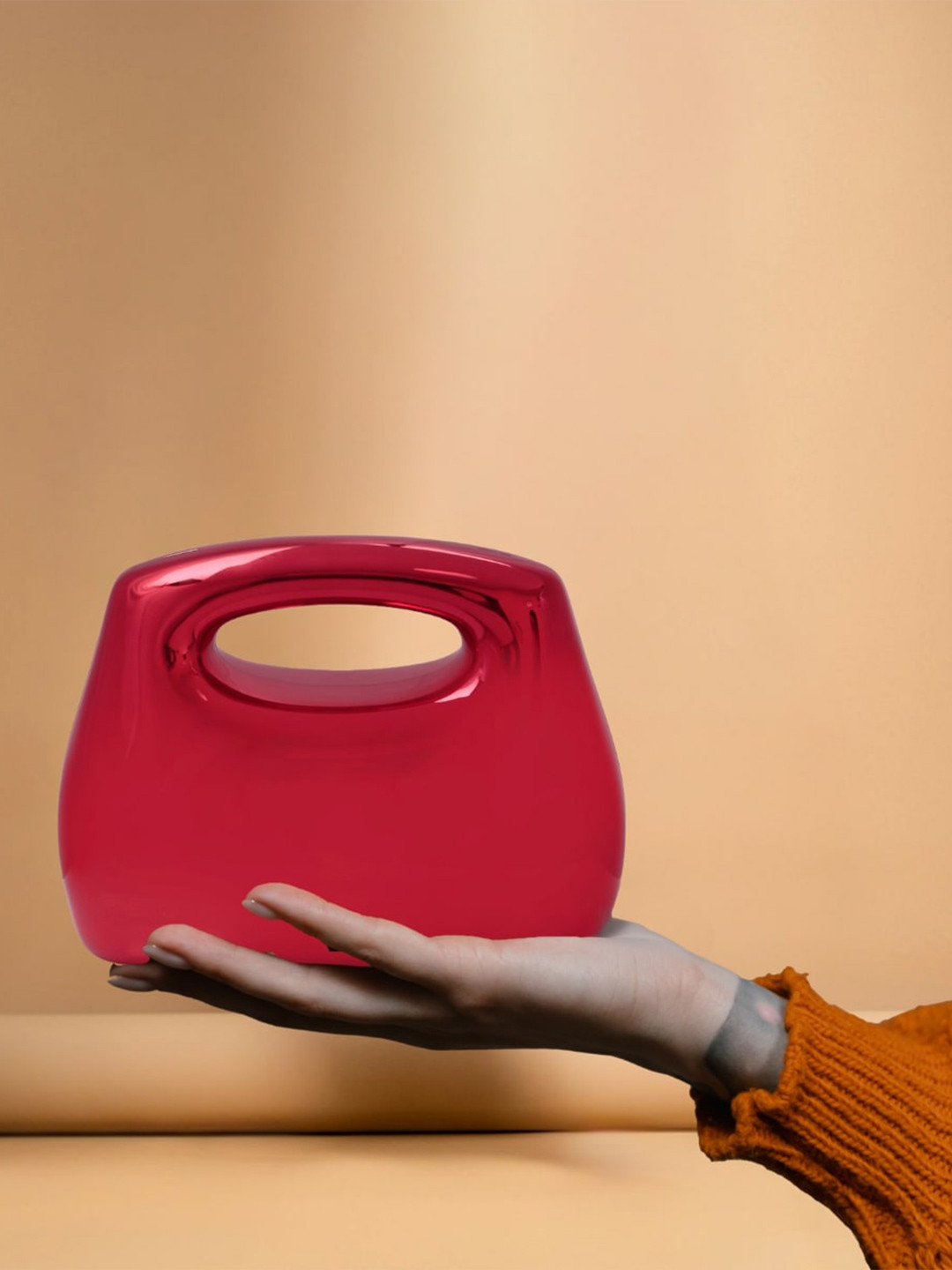 TREASO CLOSET Structured Sling Bag