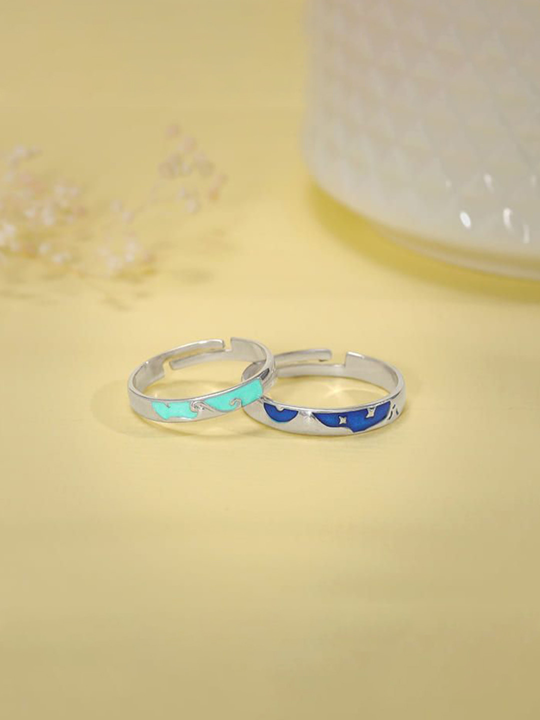 GIVA Unisex Set of 2 Ecstasy 925 Sterling Silver-Plated Ecstasy Couple Bands Finger Rings