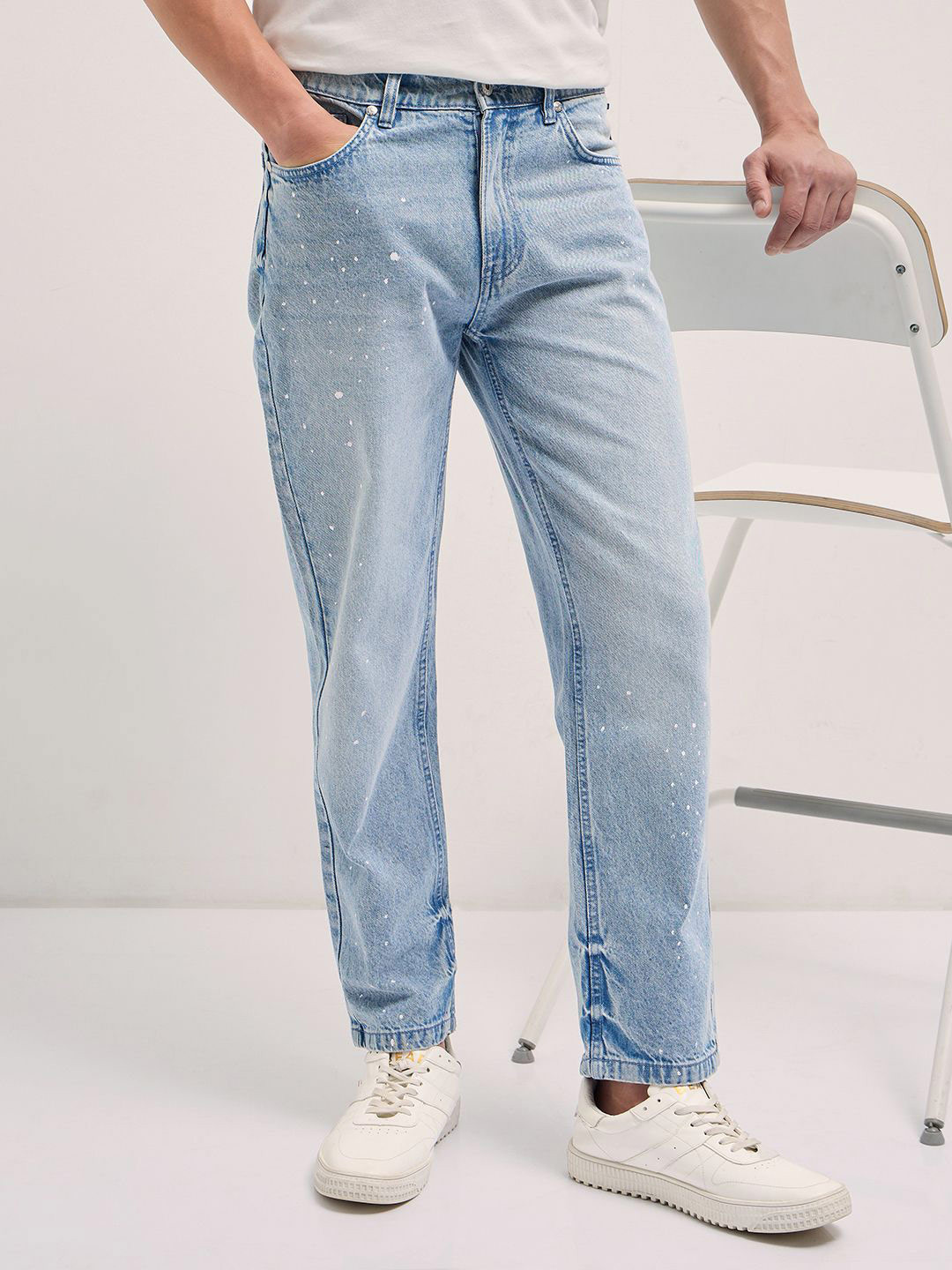 THE BEAR HOUSE Men Whiskers and Chevrons Pure Cotton Straight Fit Light Fade Jeans