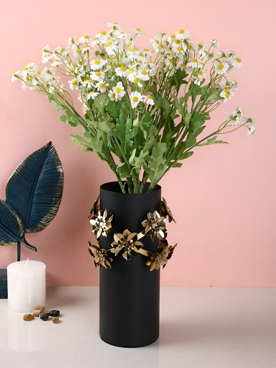TAYHAA Luxe Petal Wreath Black Floral Cylindrical Flower Vase