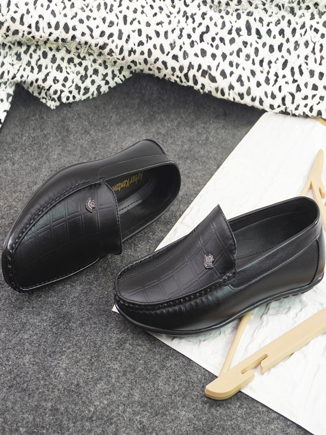 Arber Kenton Men Textured Slip On Loafers