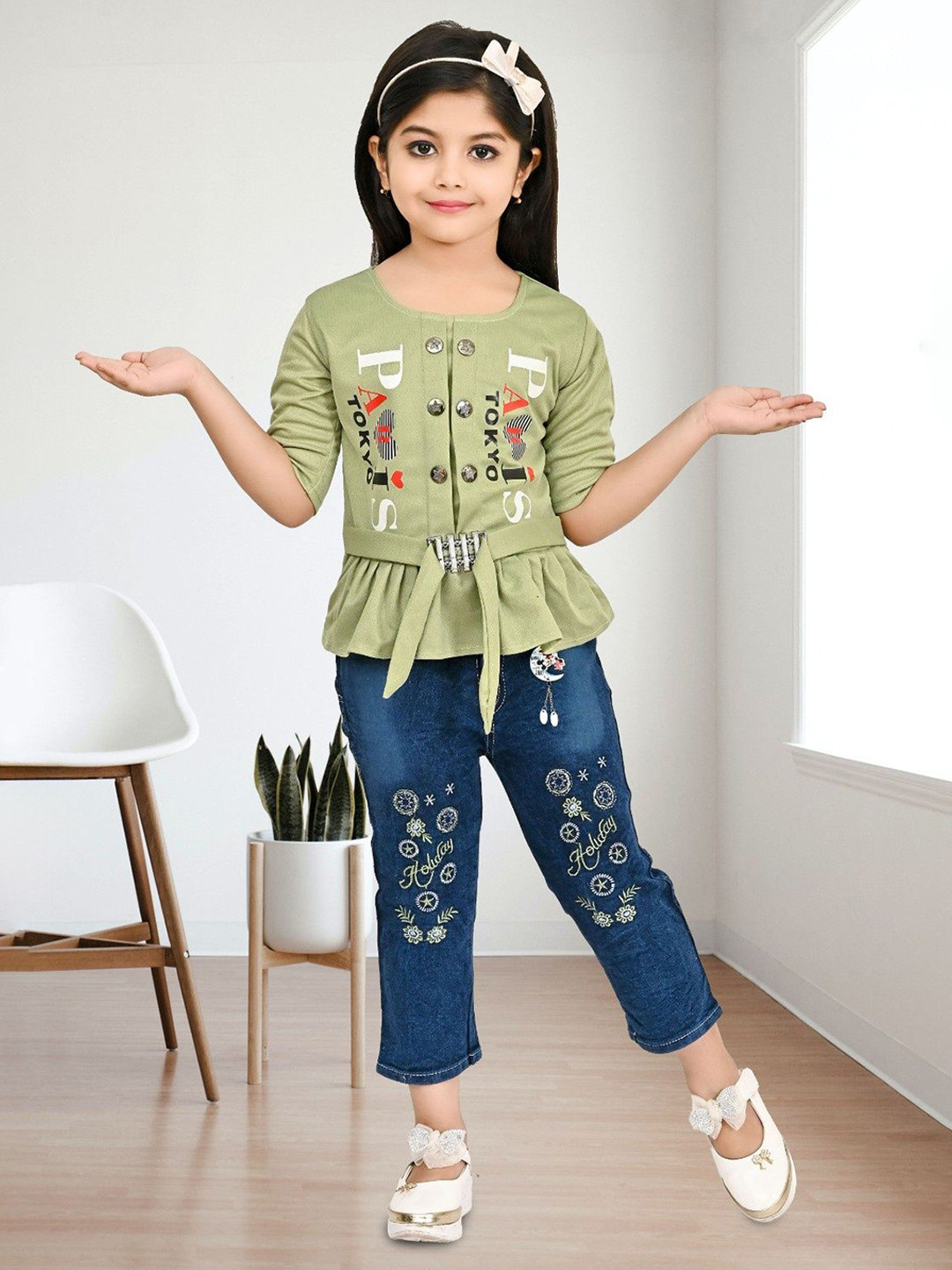 JIYAN FASHION WORLD Girls Printed Round Neck Top With Trouser