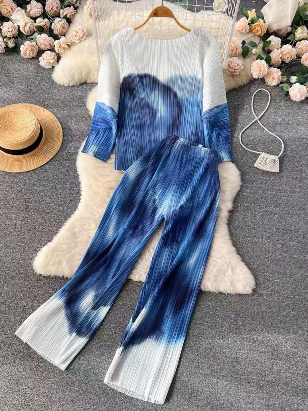 Miss Mosa By Akanksha  Printed Round-Neck Mezze Crinkled Top With Trousers Co-Ords