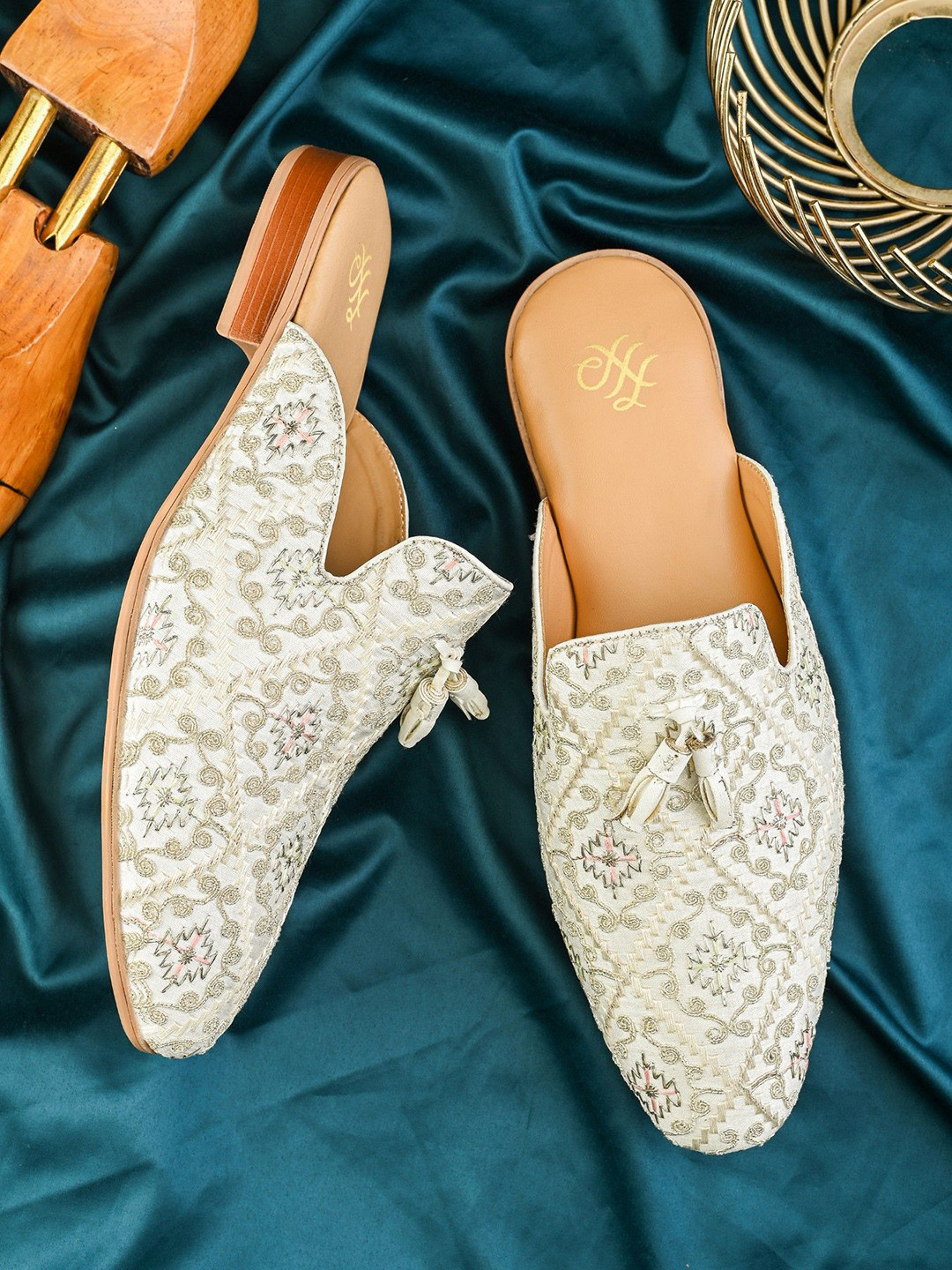 House of Pataudi Men Embellished Slip-On Mules