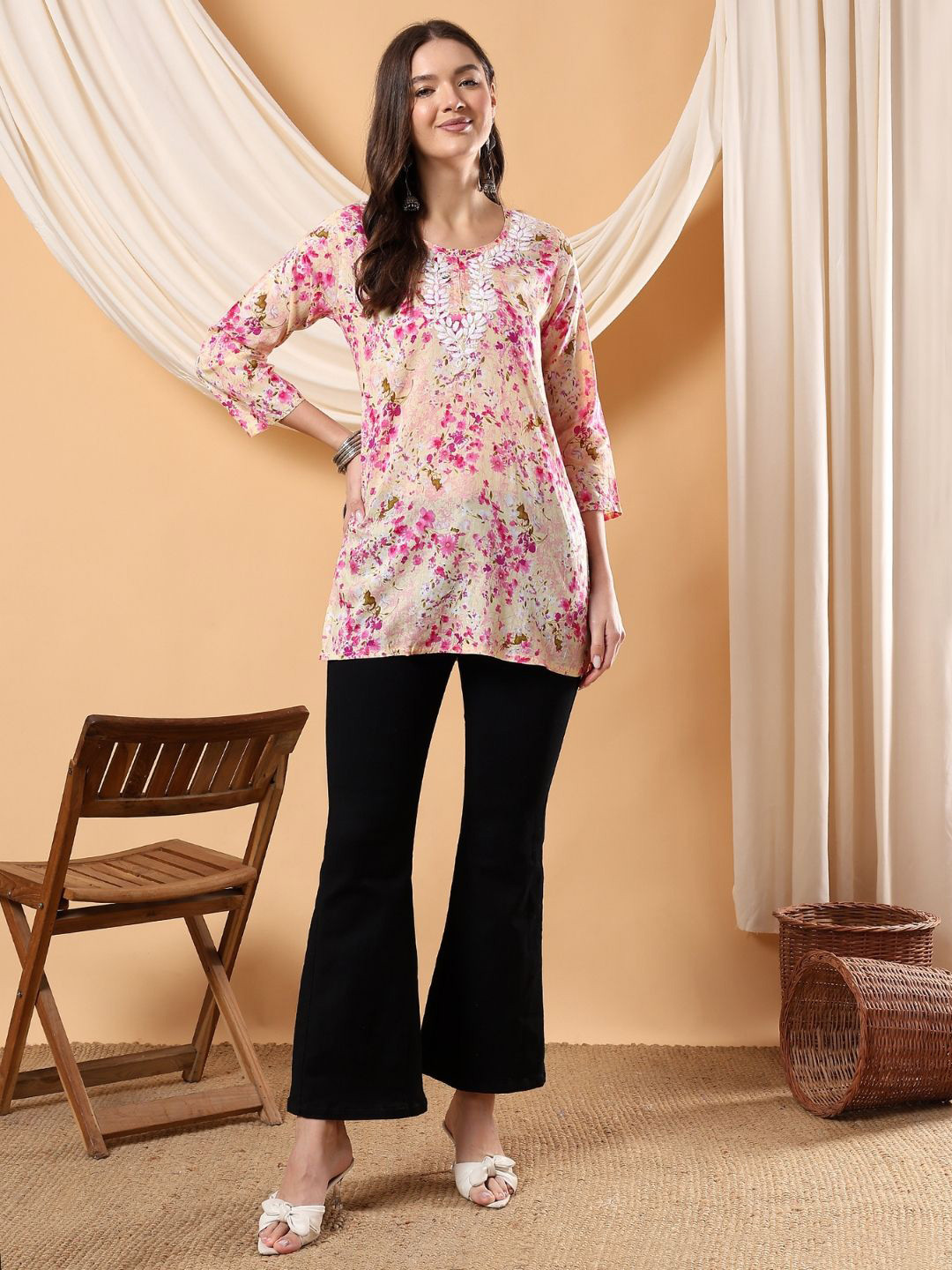Poshak Chikan Studio Floral Embroidered Chikankari Pure Cotton Chikankari Kurti
