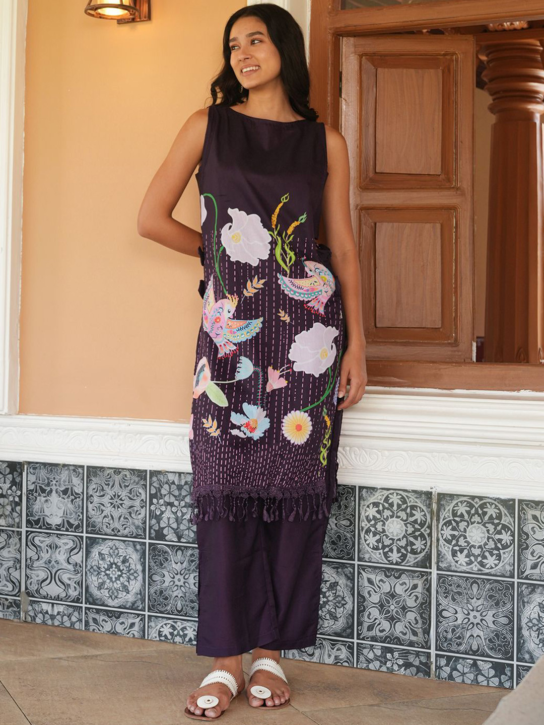 QISSA Women Floral Printed Sleeveless Satright Kurta with Trousers