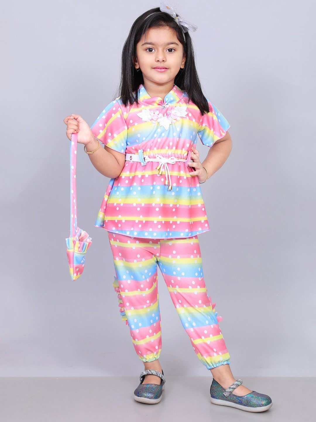 JIYAN FASHION WORLD Girls Printed Short Sleeves Top With Jogger & Matching Purse