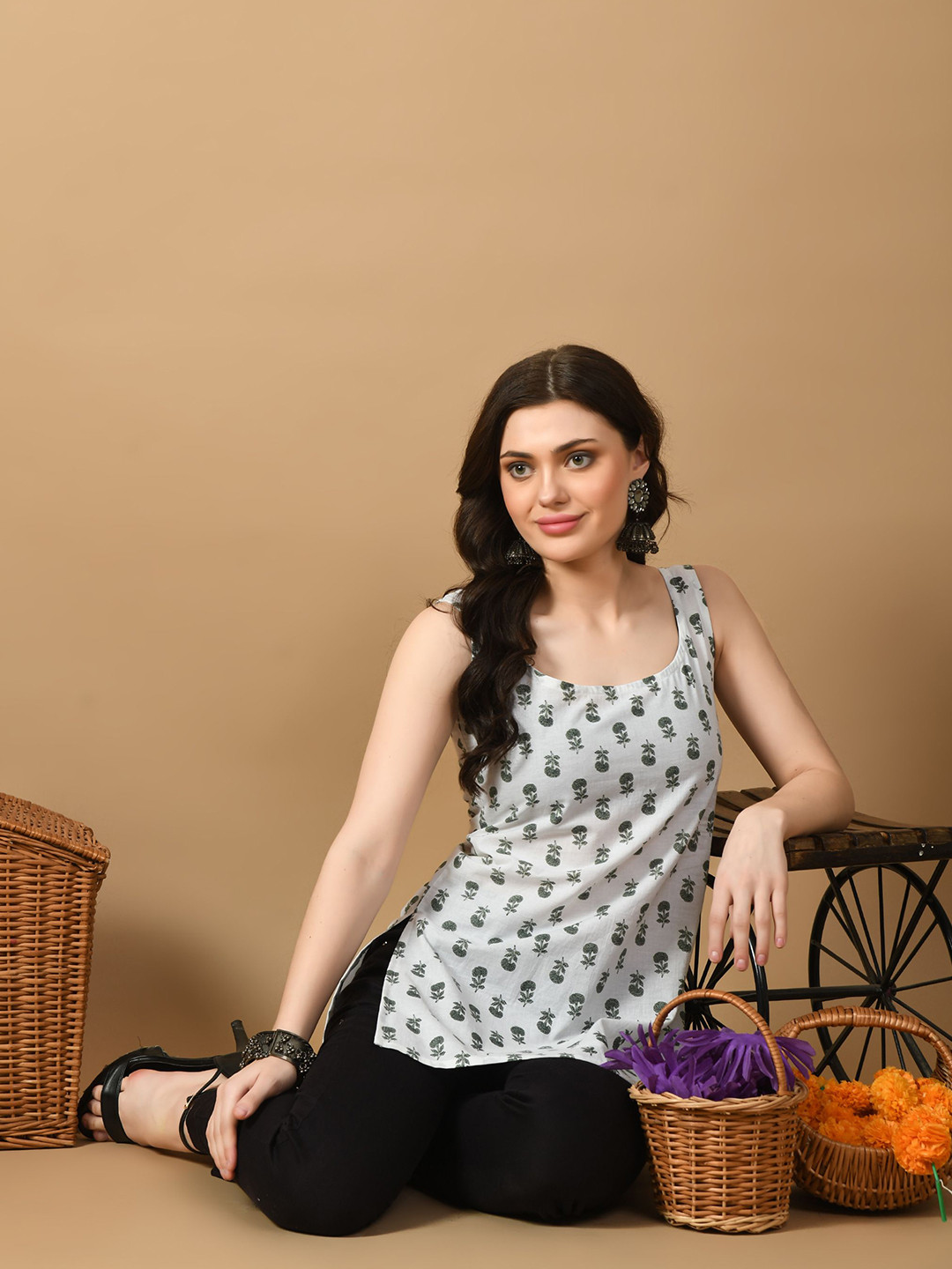 ANNSH APPAREL Floral Print Top