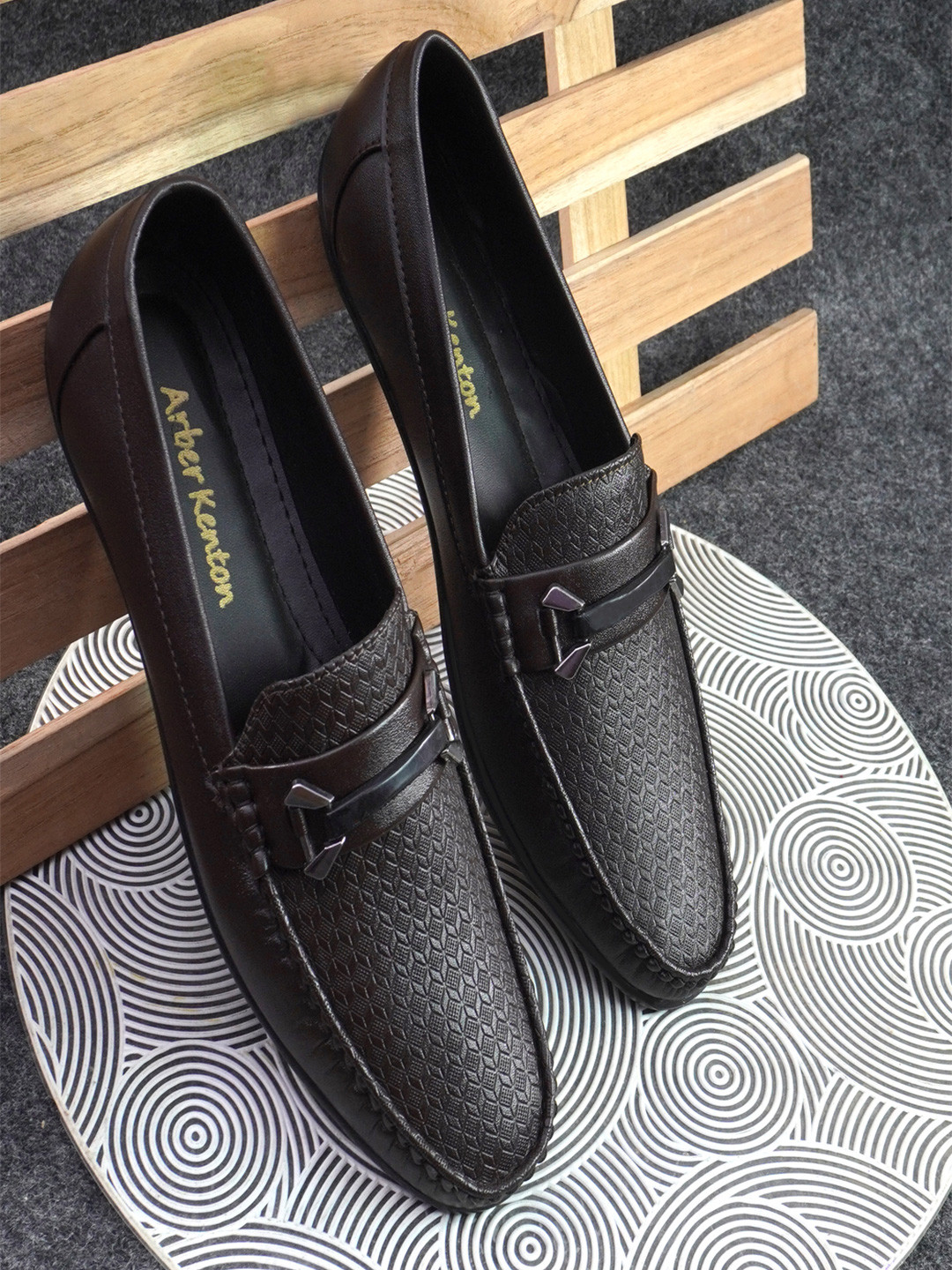 Arber Kenton Men Textured Round Toe Loafers With Buckles
