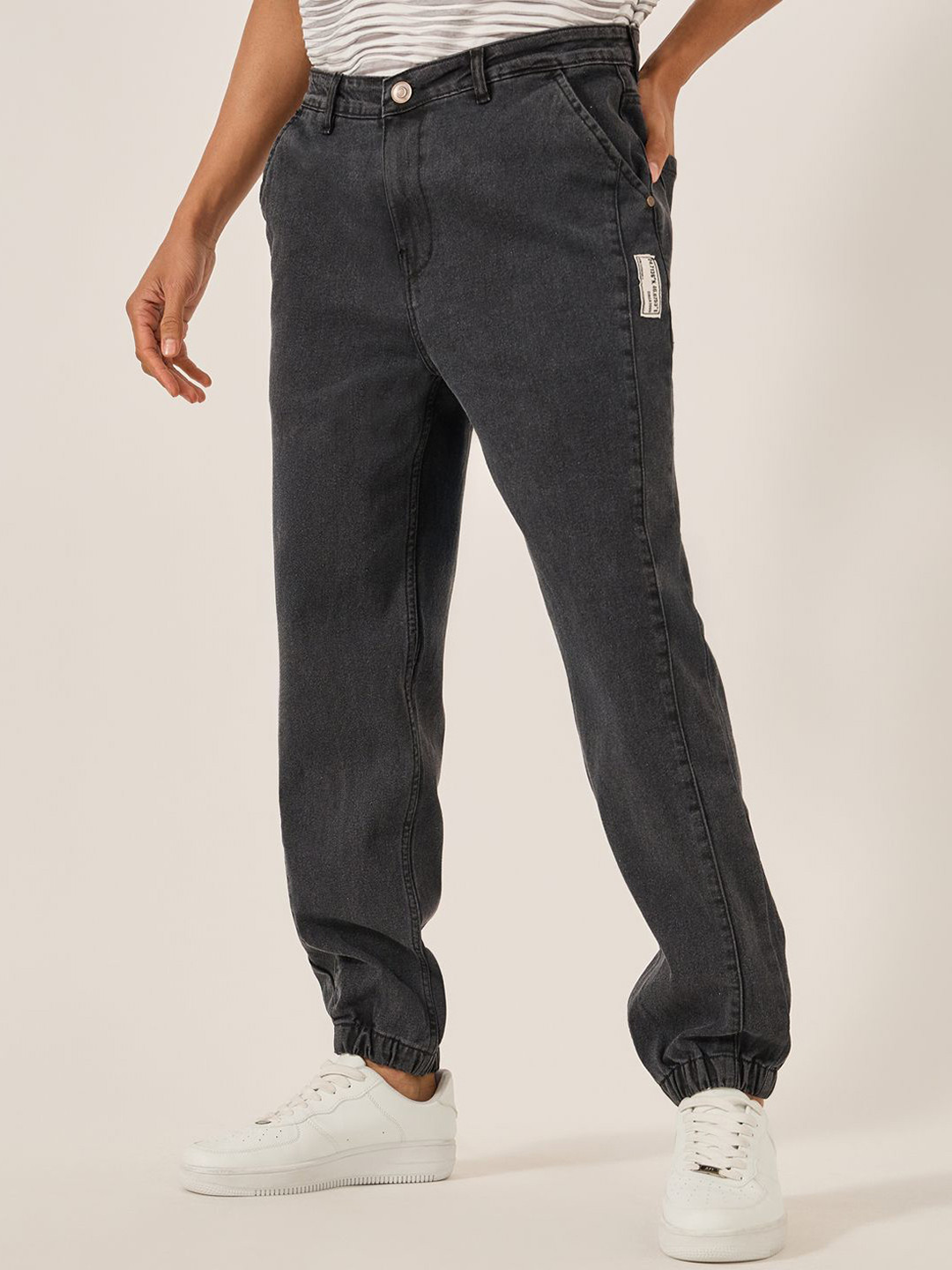 Styli Men Panelled  Mid  Rise Regular Fit with Badge Casual Jogger Jeans