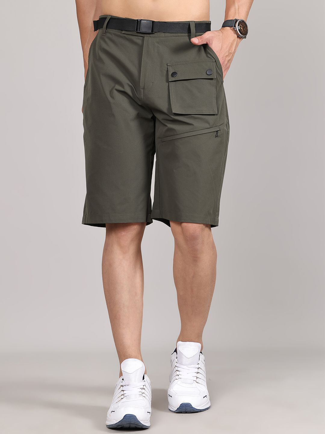 HOUSE OF VEDAS Men Mid-Rise Knee Length Cargo Shorts With Belt