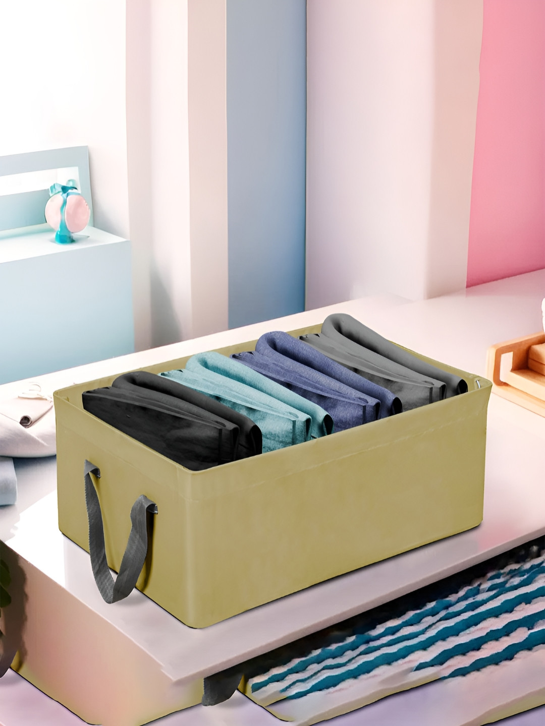 Aura Brown & Black Parachute Wardrobe Organizer With Handles