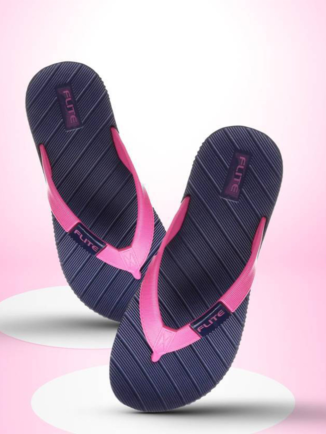 FLITE Women Rubber T-Strap Flip Flops