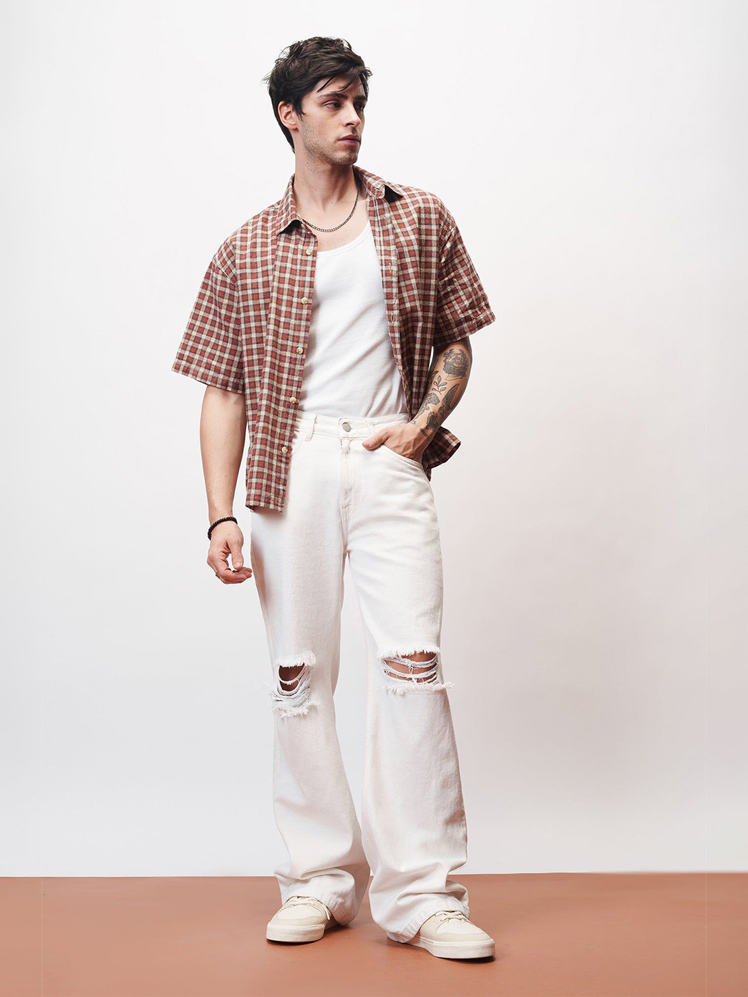 FREAKINS Men Frost White Relaxed Fit High-Rise Slash Knee Ripped Men's Jeans