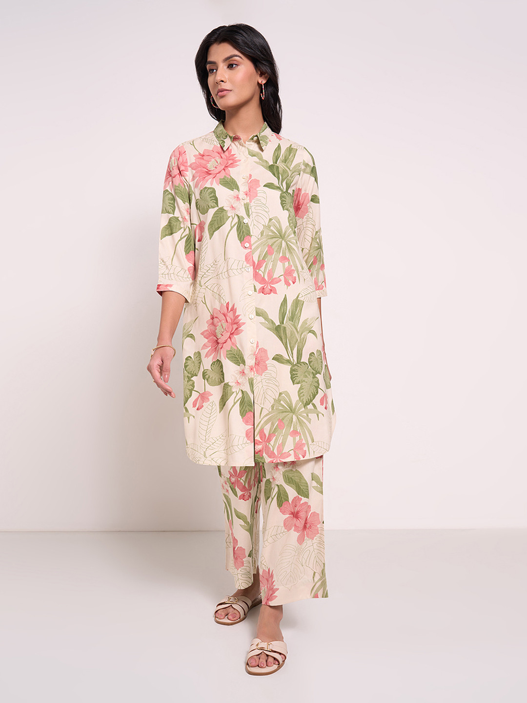 RANGMANCH BY PANTALOONS Floral Printed Thread Work Shirt Collar Straight Kurta