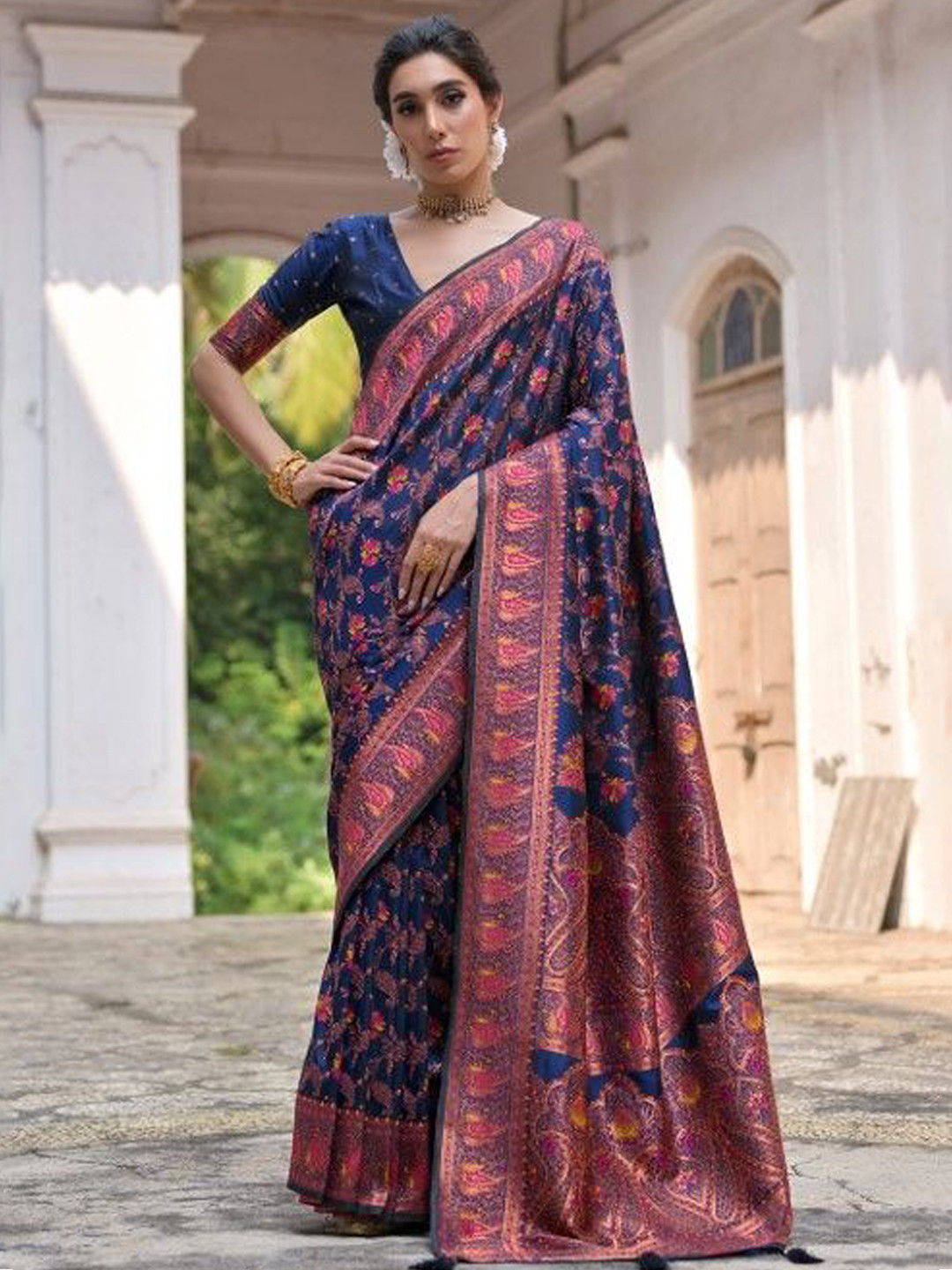 VISHNU WEAVES Woven Design Zari Pashmina Banarasi Saree