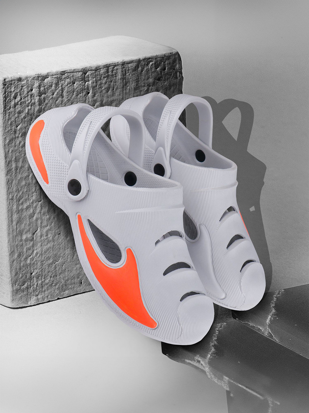 VOKLINE Men Self design Clogs