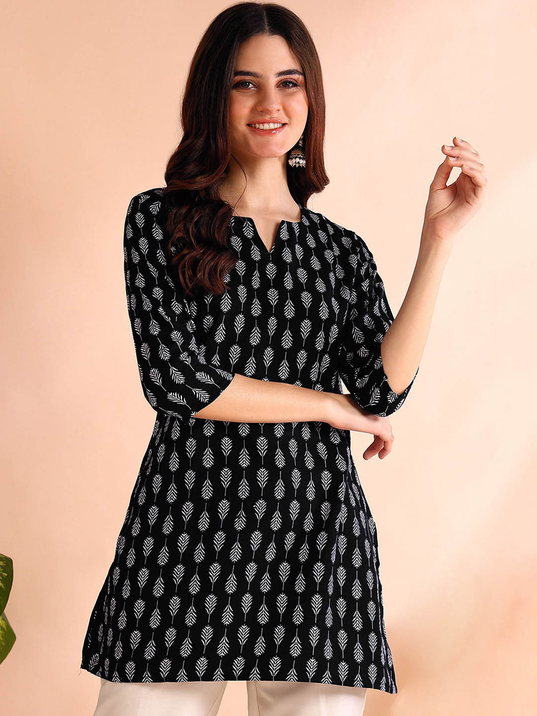 ANNSH APPAREL Floral Printed Notch Neck Straight Short Kurti