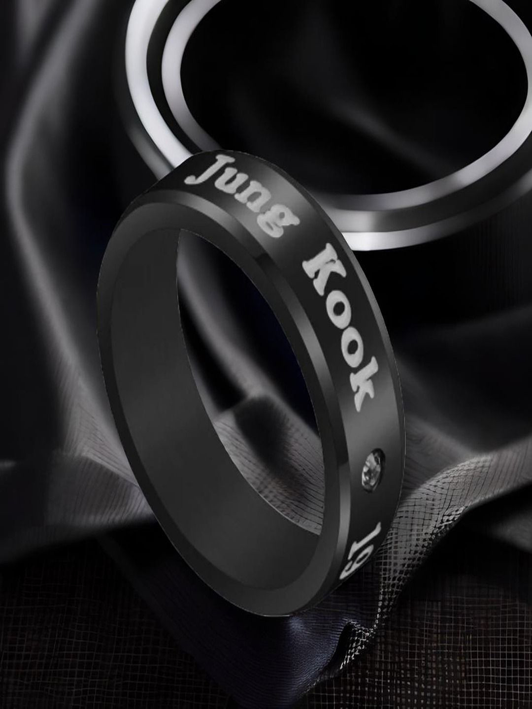 DIVASTRI Black Rhodium-Plated K-Pop Junk-Kook-Star Finger Ring