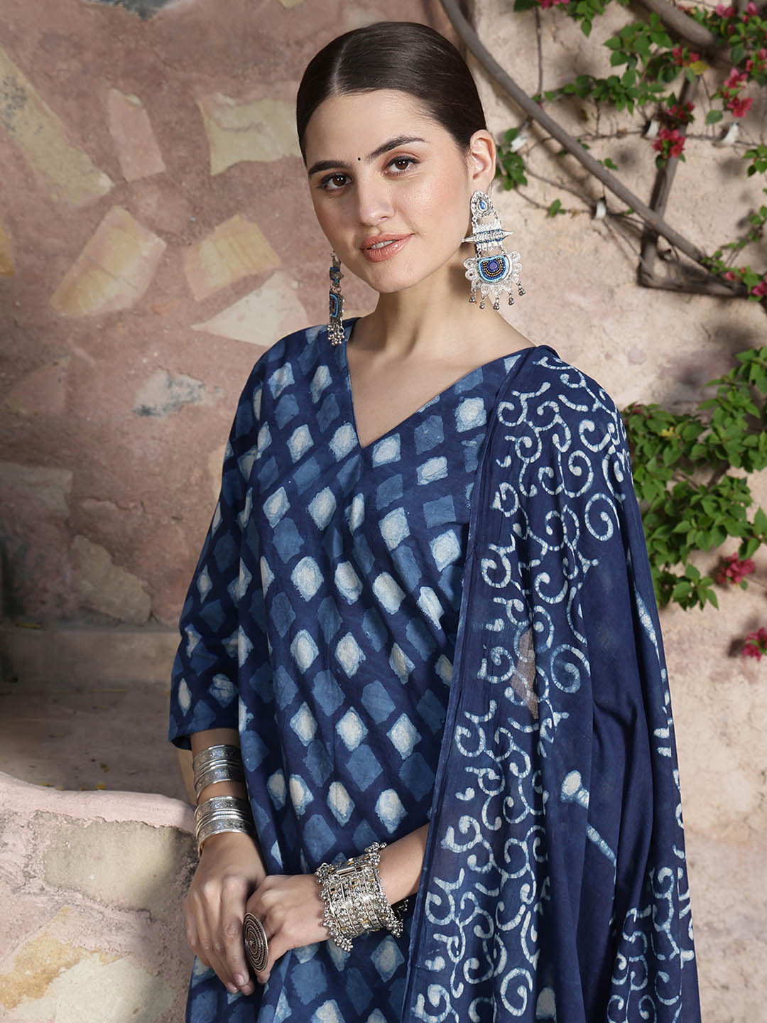 Taavi Ethnic Motifs Printed Dabu Dabu Kurta with Trouser & Dupatta