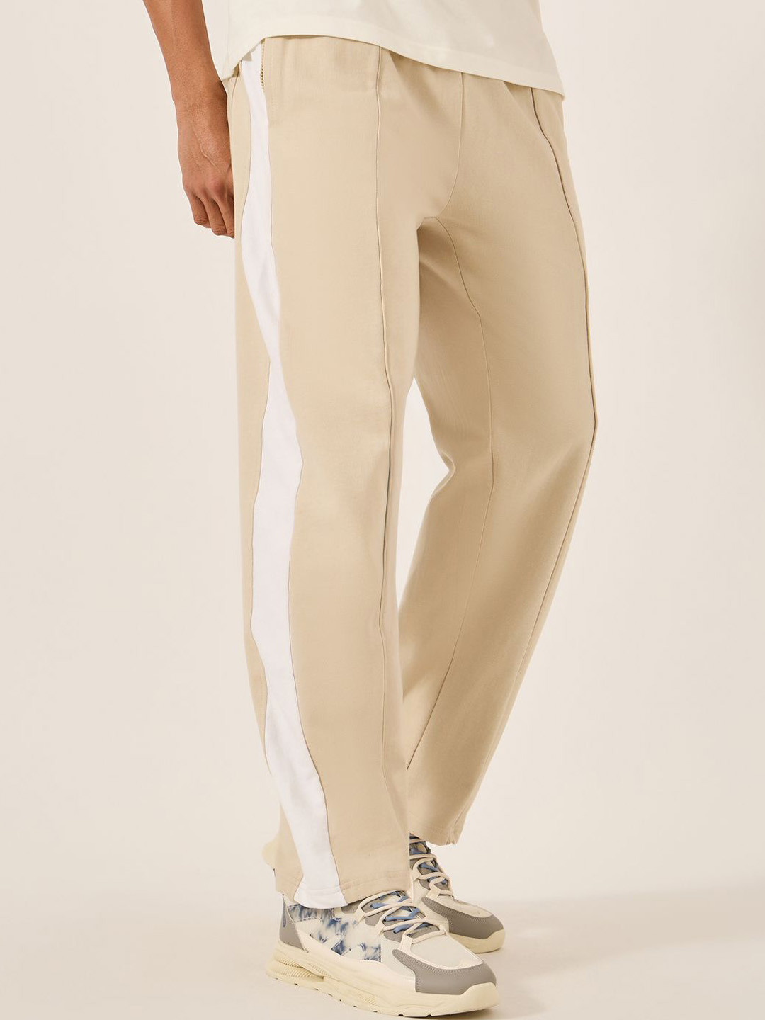 Styli Side Contrast Open Hem Relaxed Fit Joggers with Zip Pockets