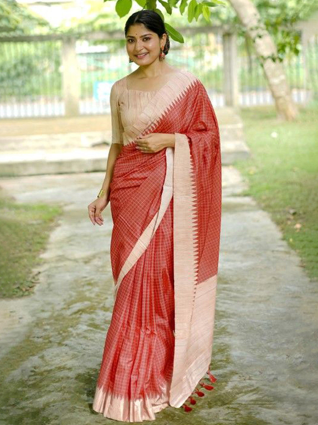 VISHNU WEAVES Checked Tussar Saree