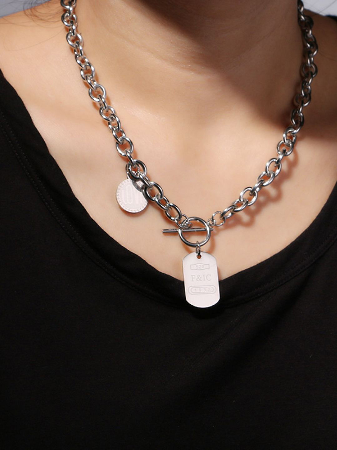 The Roadster Lifestyle Co Mens Silver Toned Plated Pendants With Chains