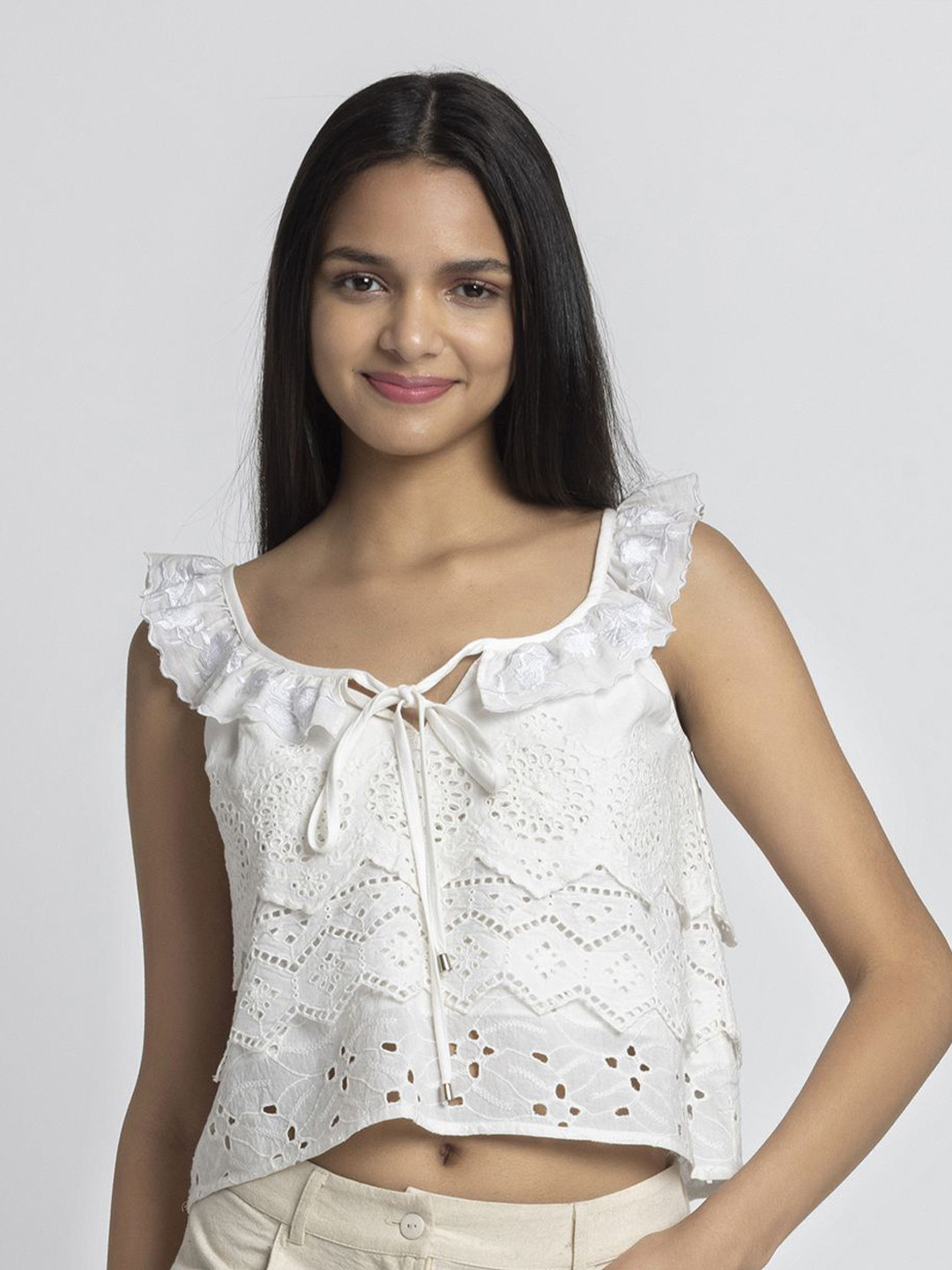 SHAYE Scoop Neck Embroidered Sleeveless Casual Tops For Women