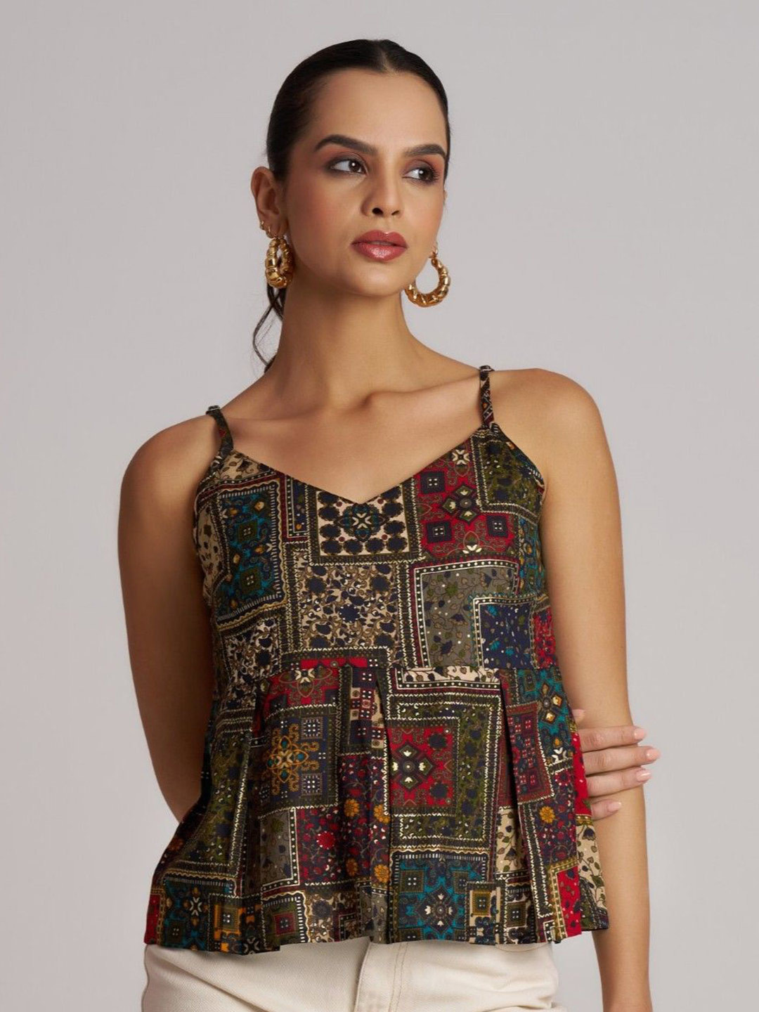 BerryBird Women Ethnic Motifs Print V-Neck Shoulder Straps Peplum Crop Top