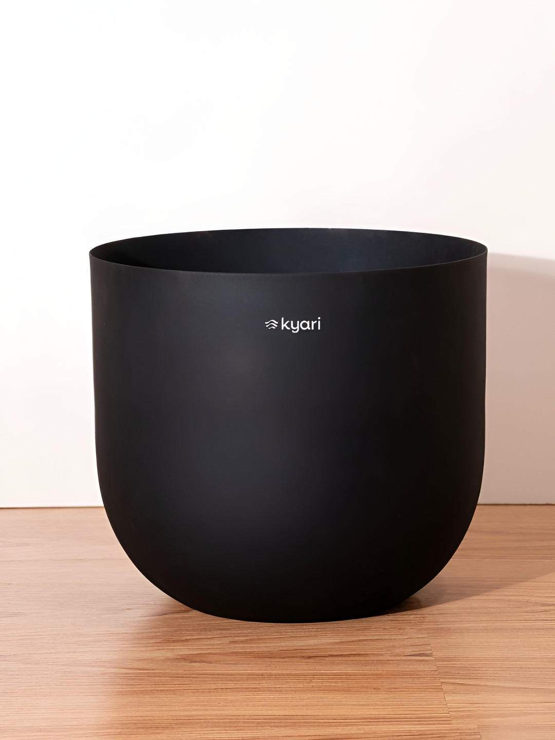 Kyari Black & White Metal Rust Free Planter