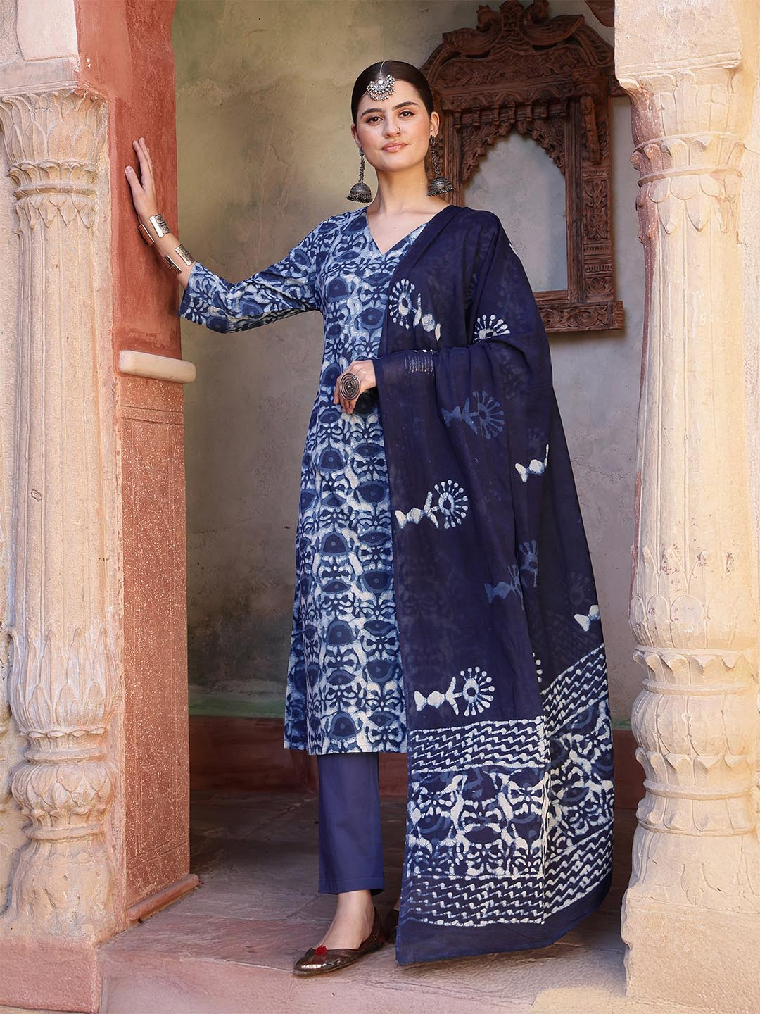 Taavi Ethnic Motifs Printed Dabu Dabu Kurta & Trouser With Dupatta