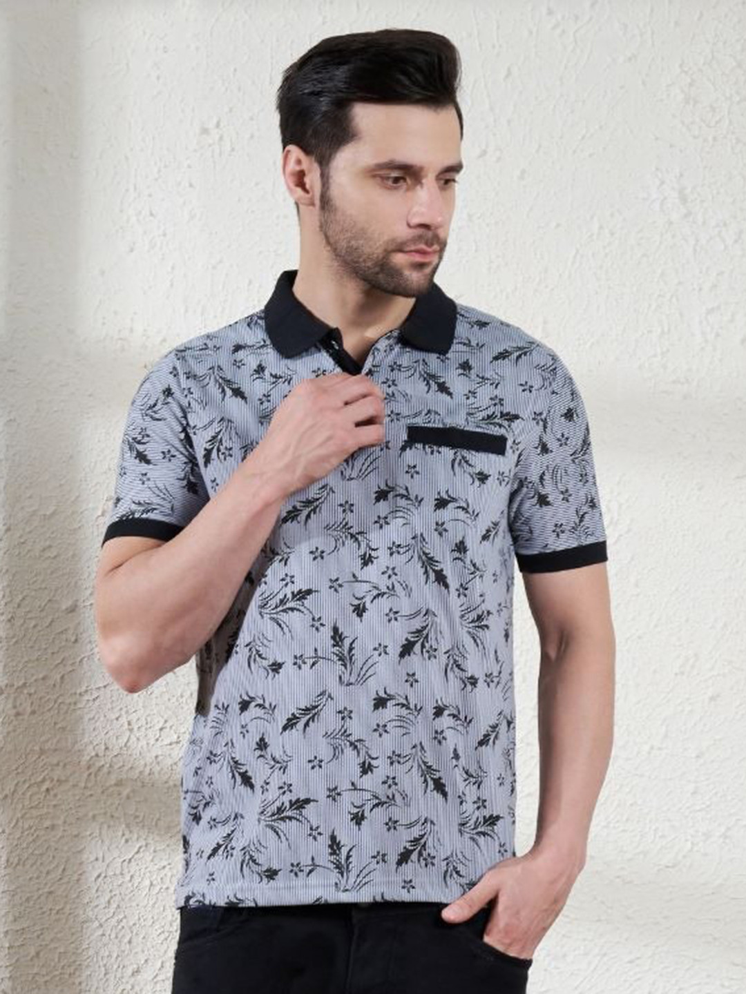 Austin wood Men Printed Polo Collar Applique T-shirt