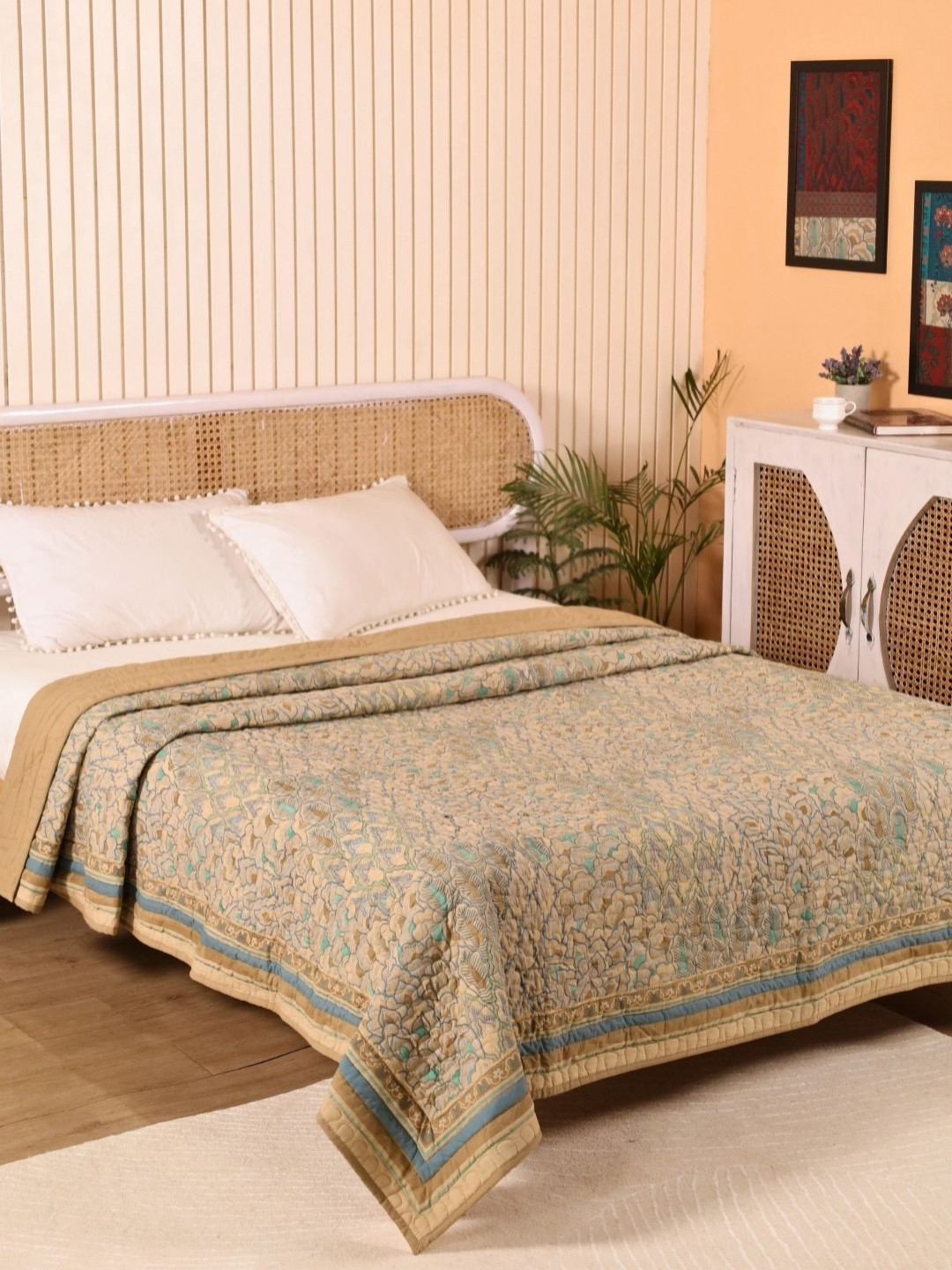Peepul Tree Cream-Coloured & Blue Floral AC Room Single Bed Quilt