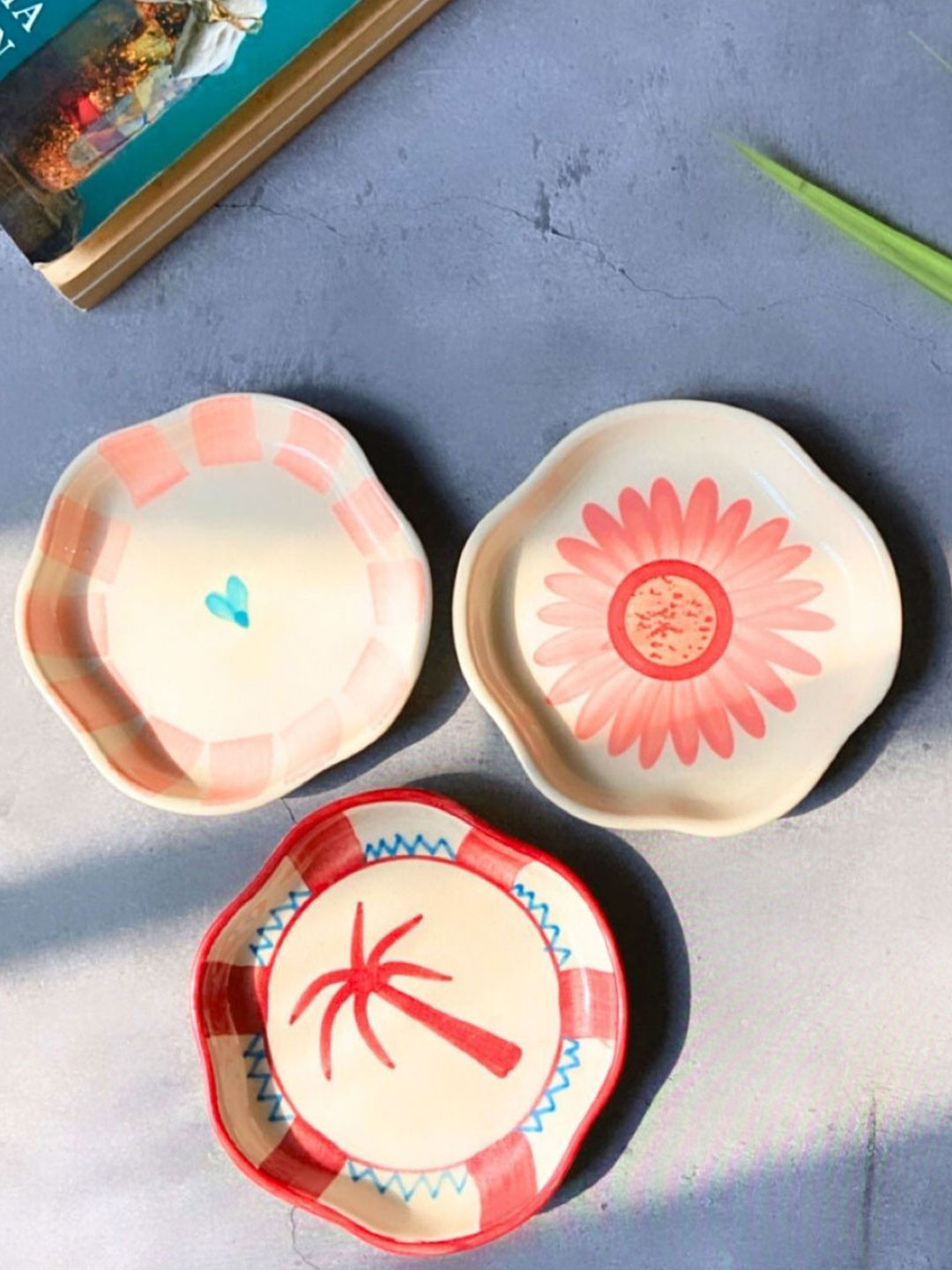 WEAVING HOMES Pink & White 3 Pieces Ceramic Easy to Clean Dessert Plates