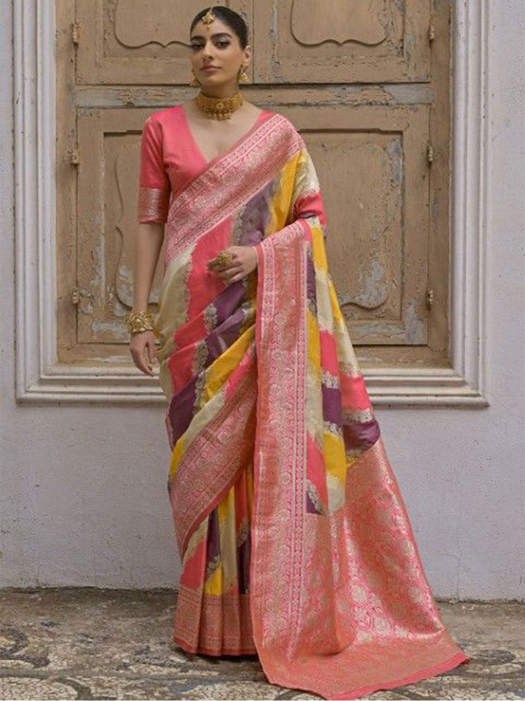 VISHNU WEAVESLeheriya Woven Design Zari Border Banarasi Silk Saree