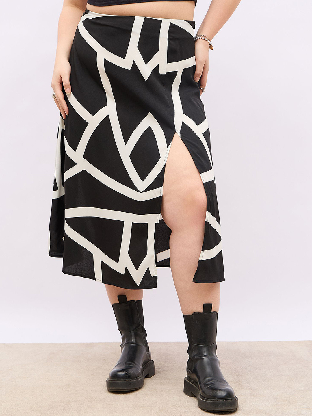 Berrylush Curve Women Geometrical Printed High-Rise A-Line Side Slit Midi Skirt