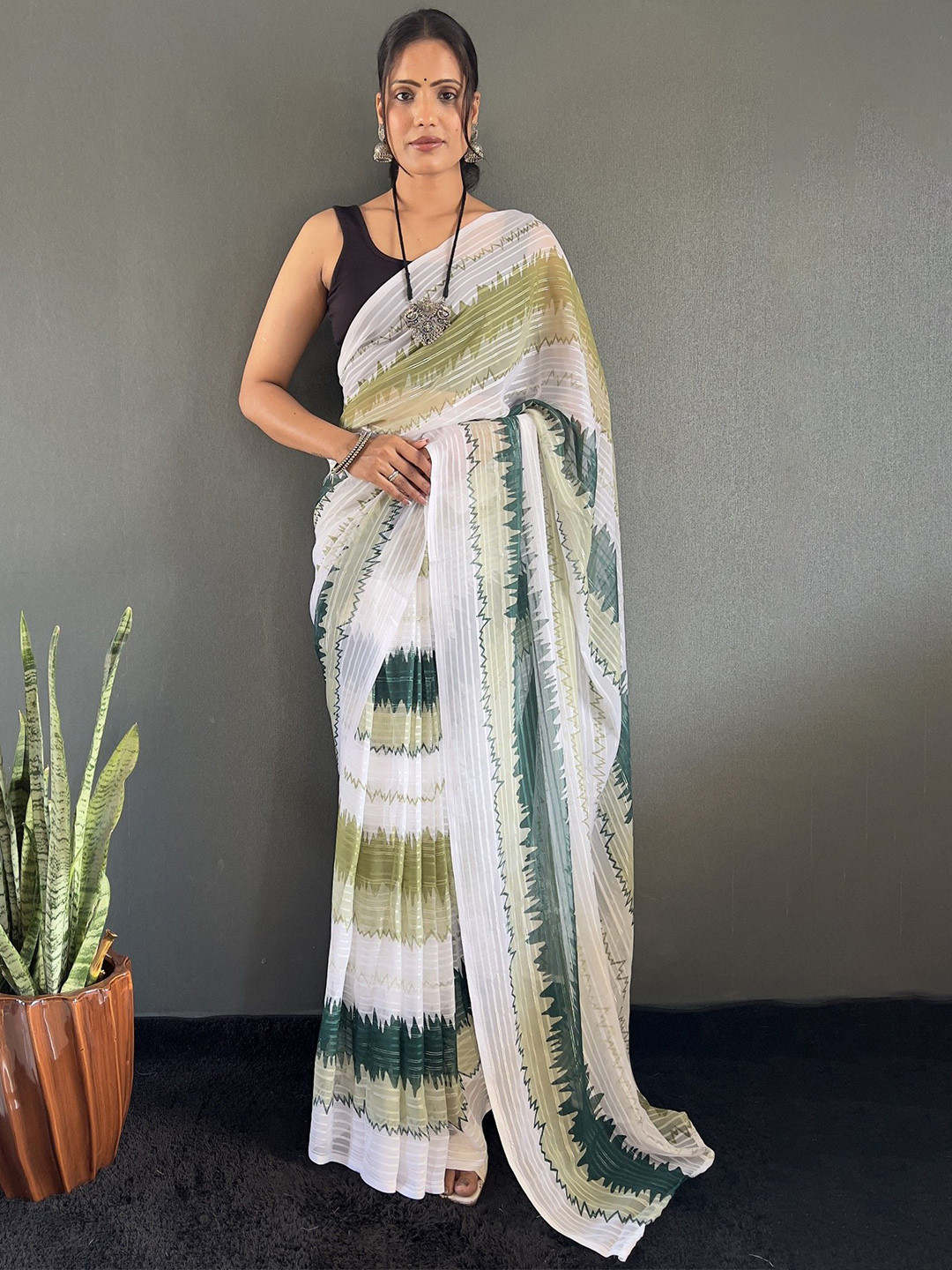 LeeliPeeri Designer Printed Saree With Unstitched Blosue Piece