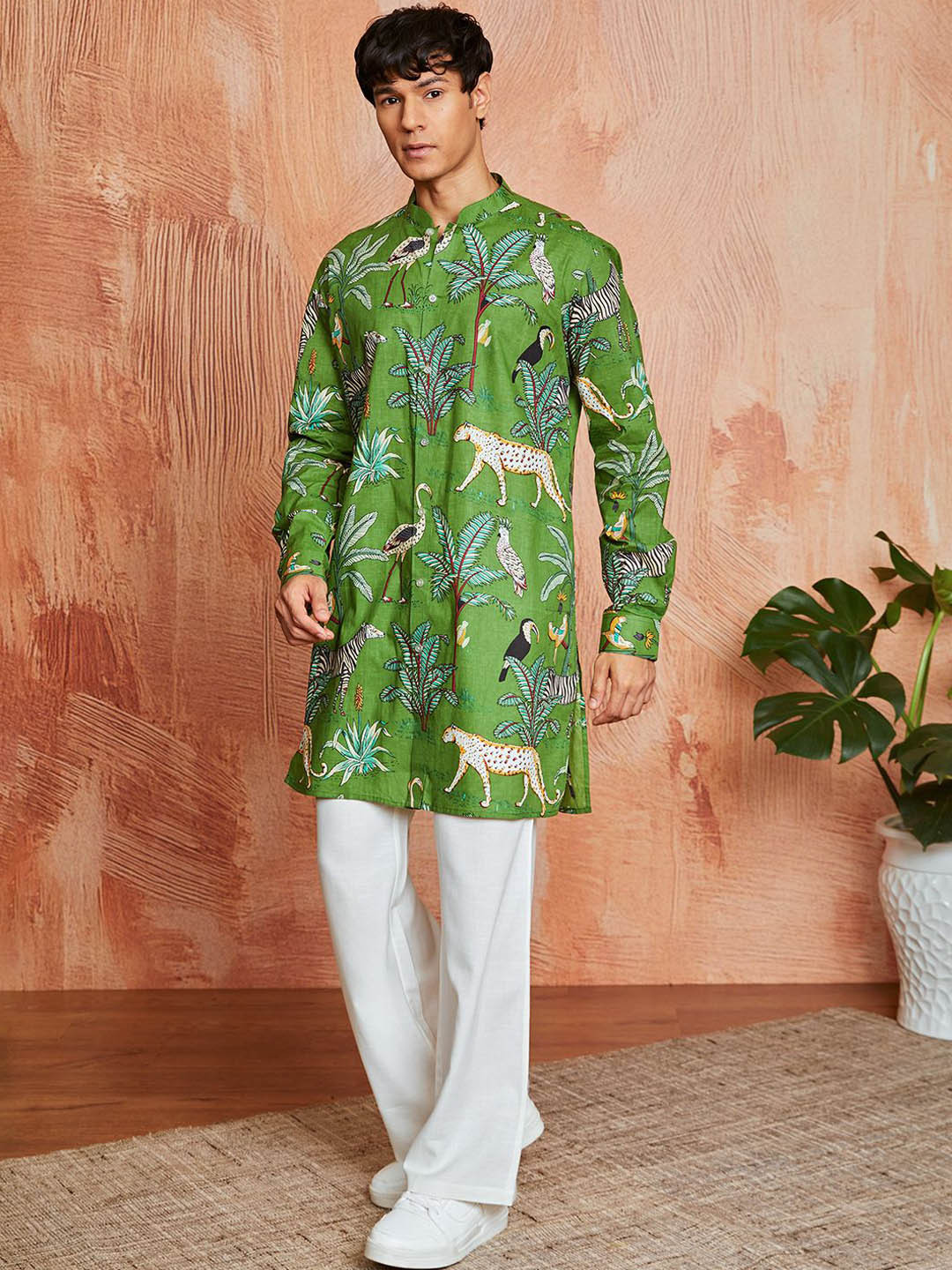 VASTRAMAY Tropical & Animal Printed Mandarin Collar Straight Kurta with Trousers
