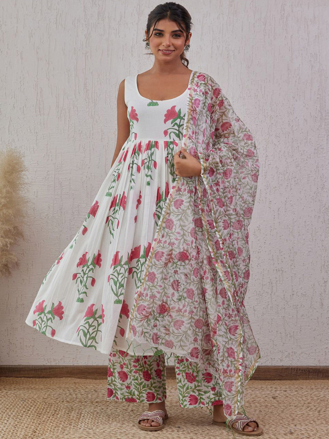 TARA-C-TARA Floral Printed Scoop Neck Empire Pure Cotton Kurta With Palazzo & Dupatta