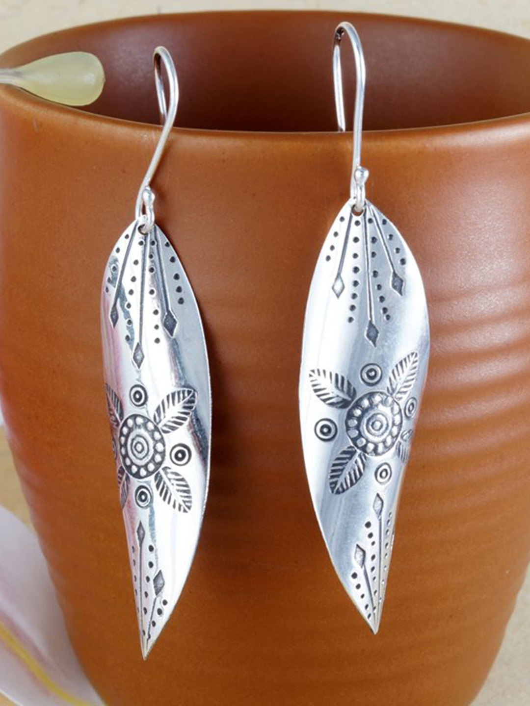 Tuanz Silver Jewelry 925 Sterling Silver Rhodium-Plated Leaf Shaped Oxidised Drop Earrings